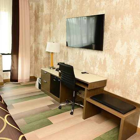 Готель Super 8 By Wyndham Bronx Near Botanical Garden Нью-Йорк Екстер'єр фото