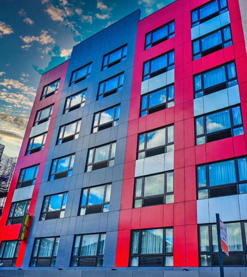 Готель Super 8 By Wyndham Bronx Near Botanical Garden Нью-Йорк Екстер'єр фото